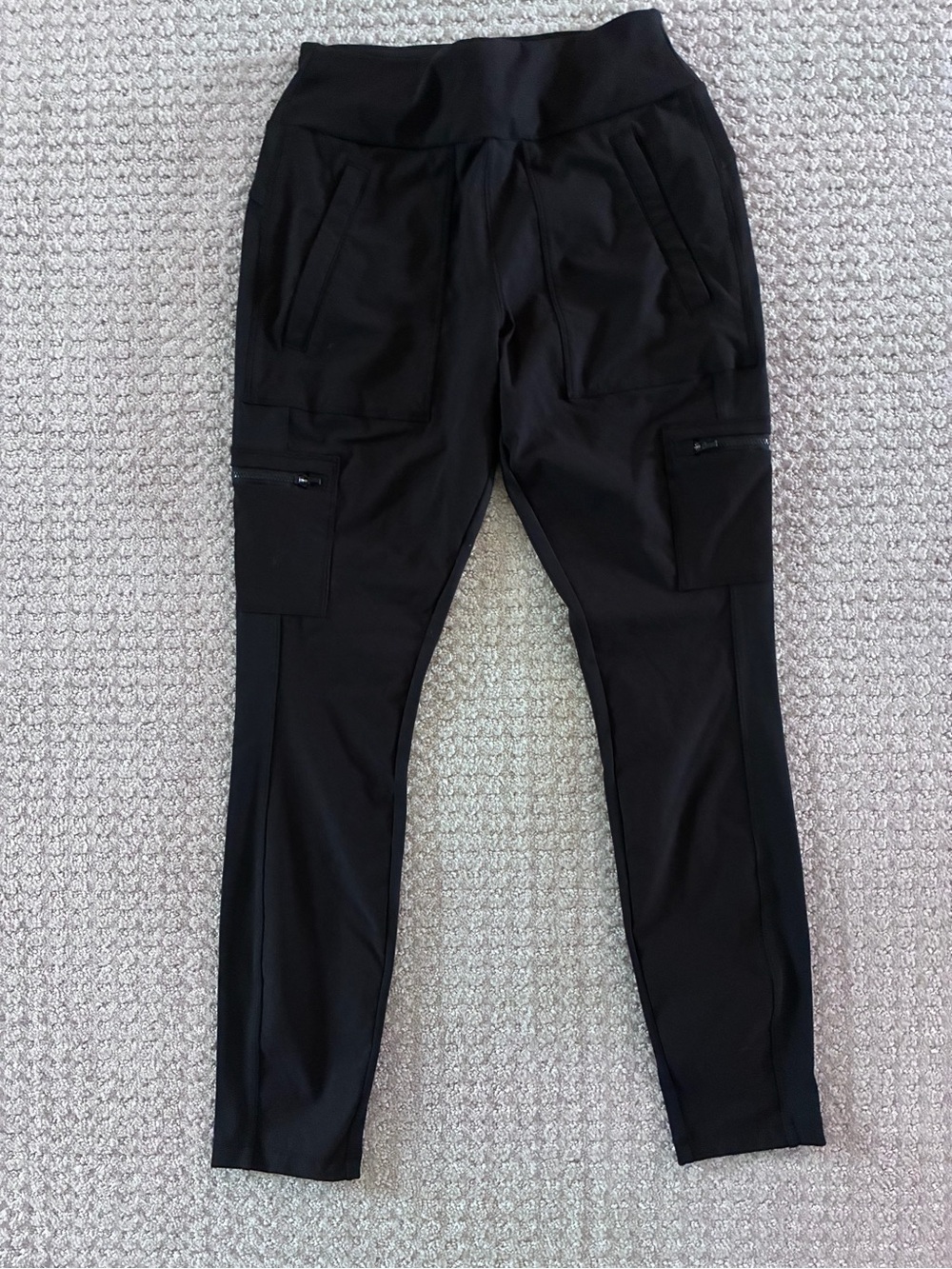 Athleta Headlands Hybrid Cargo Pants with Zippered Pockets